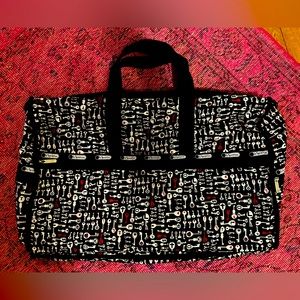 LeSportsac Extra Large Deluxe Weekender Duffel Bag Carry On Unlock Key P…